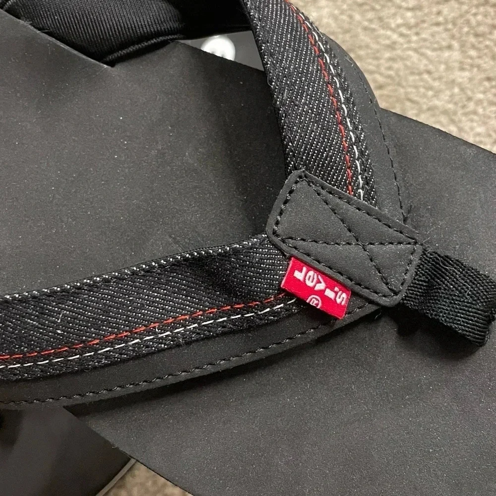 NEW Levi's® Men's Wordmark Strap Flip Flop Sandals size 12